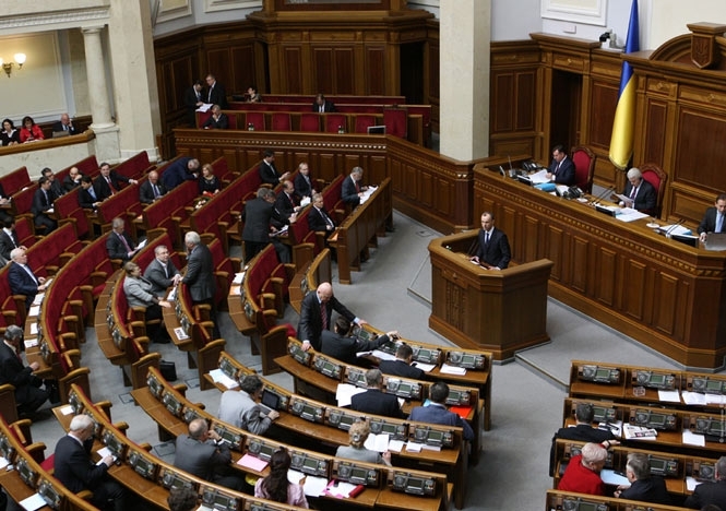 У Верховній Раді активно розпивають спиртні напої У Верховній Раді активно розпивають спиртні напої