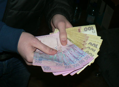 У Мукачеві підприємець заявив, що в нього вкрали понад 4 тисячі гривень У Мукачеві підприємець заявив, що в нього вкрали понад 4 тисячі гривень