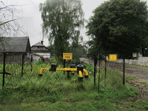 Минулої ночі у Кольчині горів газовий стояк Минулої ночі у Кольчині горів газовий стояк