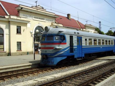 На залізничній станції Мукачево чоловік ледь не потрапив під потяг На залізничній станції Мукачево чоловік ледь не потрапив під потяг