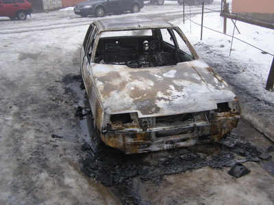 На Рахівщині повністю згорів автомобіль (ФОТО) На Рахівщині повністю згорів автомобіль (ФОТО)