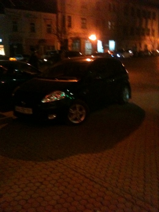 “Модне” паркування: у Мукачеві автомобілі залишають прямо на пішоходній зоні (ФОТОФАКТ) “Модне” паркування: у Мукачеві автомобілі залишають прямо на пішоходній зоні (ФОТОФАКТ)