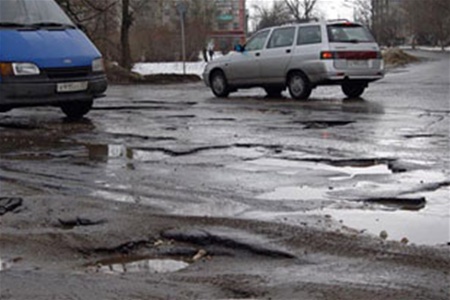 В Ужгороді нещодавно відремонтовані ями знову перетворилися у горе-шляхи (ВІДЕО) В Ужгороді нещодавно відремонтовані ями знову перетворилися у горе-шляхи (ВІДЕО)