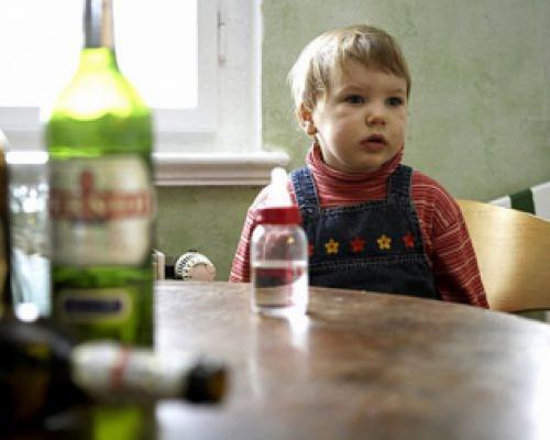 На Виноградівщині отруївся алкоголем 3-річний хлопчик На Виноградівщині отруївся алкоголем 3-річний хлопчик