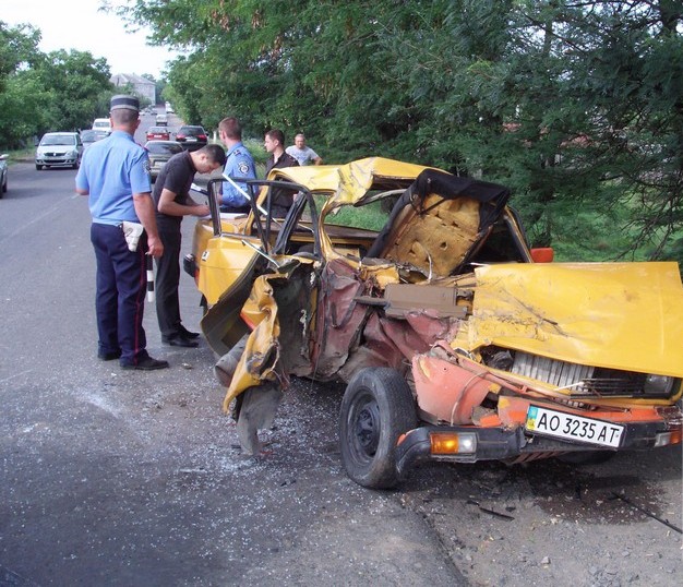 Один із постраждалих у ДТП в селищі Чинадієво перебуває у комі (ВІДЕО) Один із постраждалих у ДТП в селищі Чинадієво перебуває у комі (ВІДЕО)