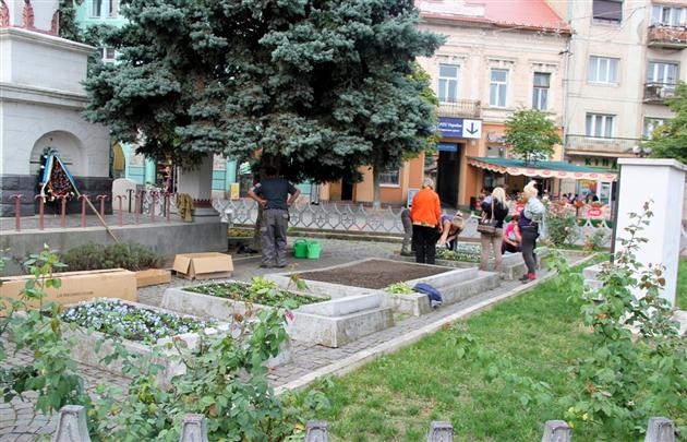 Мукачівський міський голова пропонує громаді з почестями перепоховати могили загиблих воїнів (ВІДЕО)