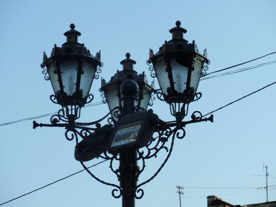 В Ужгороді встановили чотири мультимедійні ліхтарі-вказівники (ВІДЕО)