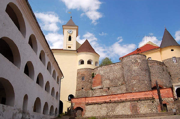 По шматкам: депутати Мукачівської міськради вирішили здати чергову частину приміщень замку "Паланок" в оренду