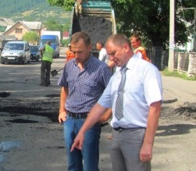 Голова Рахівської РДА проінспектував стан виконання ремонтних робіт доріг державного значення в районі