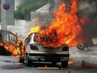 У Мукачеві під час руху загорівся автомобіль, водій у реанімації
