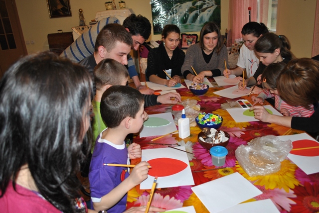 Працівники районного Центру соціальних служб лікують дітей… мистецтвом