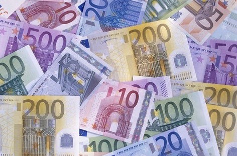 В Ужгороді з квартири місцевої жительки вкрали 3500 євро та 1500 доларів