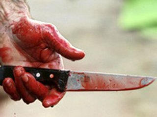 Під час сварки жінка встромила чоловіку ніж у плече Під час сварки жінка встромила чоловіку ніж у плече