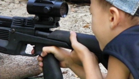 В Ільниці хлопець під час гри із пневматичною гвинтівкою вистрелив іншому в ногу