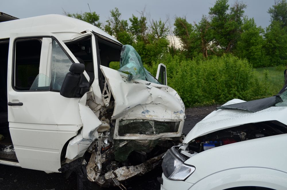 Страшна аварія біля Сваляви: зіштовхнулись вантажівка та два мікроавтобуси, є загиблі