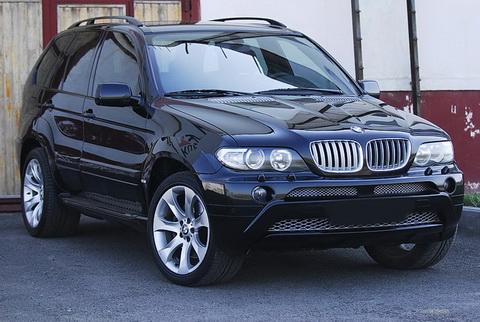 У Мукачеві прямо із двору власника вкрали BMW-X5 У Мукачеві прямо із двору власника вкрали BMW-X5