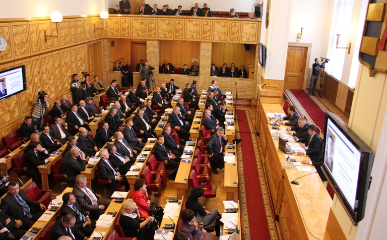 Депутати облради мають намір поскаржитись Азарову на блокування грошей казначейством