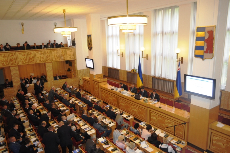 Не без скандалу: в Ужгороді відбулась чергова сесія обласної ради