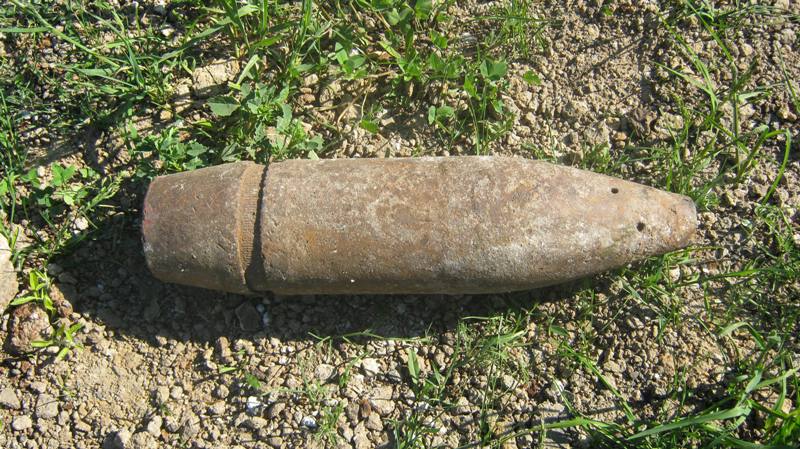 Біля стрільбища колишньої Перечинської військової частини виявили артилерійський снаряд