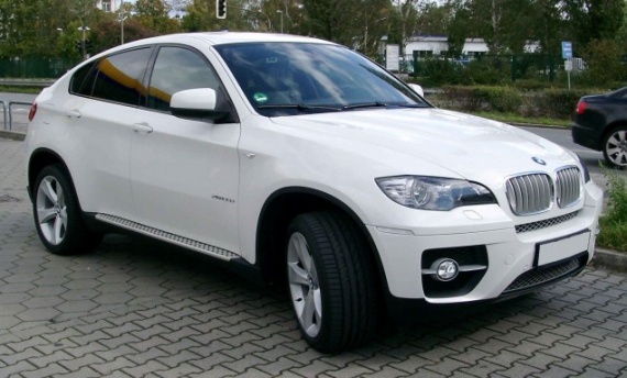 Чоловік намагався ввезти в Україну BMW X6 з перебитими номерами