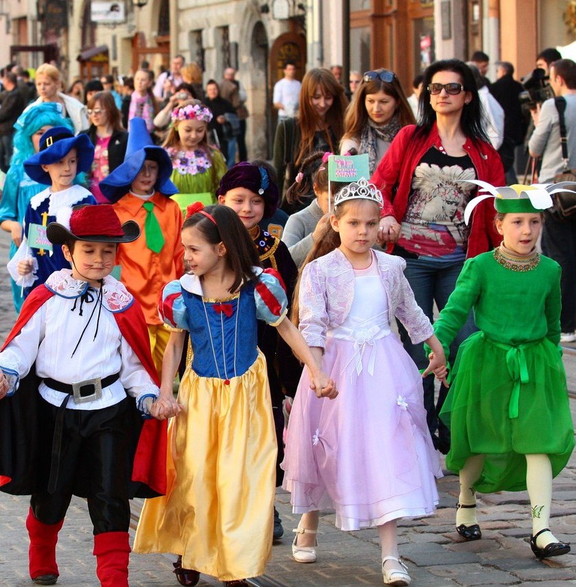 На центральній площі Мукачева відбудеться парад "Дивовижний світ дитинства"