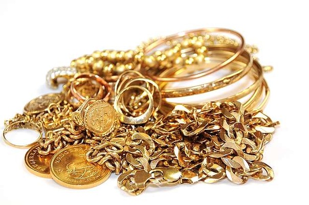 В Ужгороді від місцевої жительки зловмисники вкрали золотих виробів на понад 16 тисяч гривень