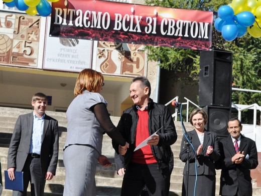 На Ужгородщині відкрили новий ігровий спортивний майданчик зі штучним покриттям (ФОТО)