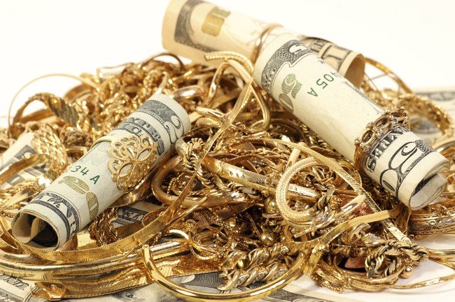 Чергова крадіжка грошей та золотих виробів: цей раз на Ужгородщині