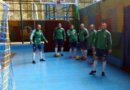 Закарпатські працівники Міндоходів у Криму борються за кубок Міністерства Закарпатські працівники Міндоходів у Криму борються за кубок Міністерства
