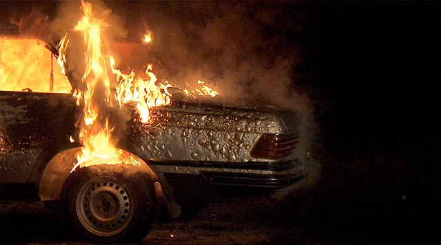 У Мукачеві горіло чергове авто: водій самотужки локалізував пожежу