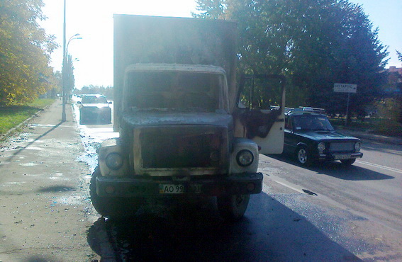 В Ужгороді під час руху загорілась вантажівка (ФОТО)