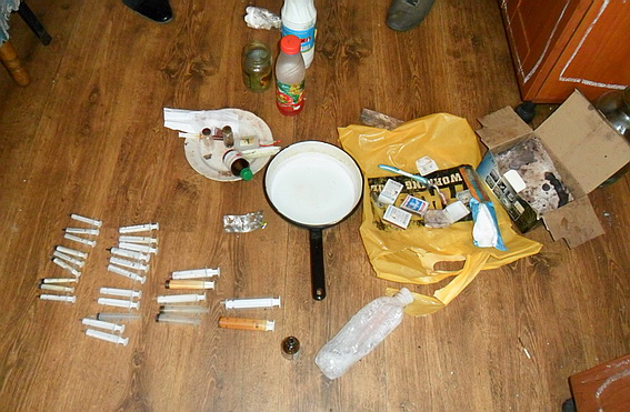 В Ужгороді міліціонери викрили наркопритон в одній із квартир по вулиці Минайській (ФОТО)
