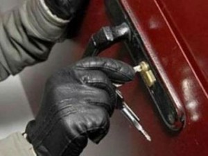 У Мукачеві пограбували житло 22-річного місцевого мешканця У Мукачеві пограбували житло 22-річного місцевого мешканця
