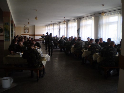 У 128 окремій гірсько-піхотній бригаді показали як і чим харчуються військовослужбовці за контрактом (ФОТО)