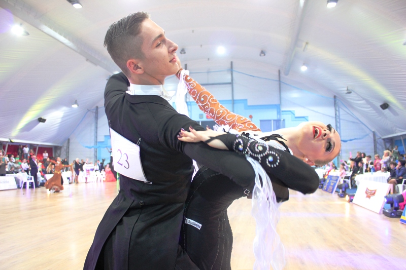 Міжнародні змагання з танців зібрали в Закарпатті понад 400 спортсменів