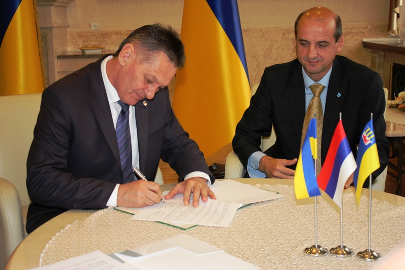 Закарпаття підписало угоду про співпрацю з сербським краєм Воєводина