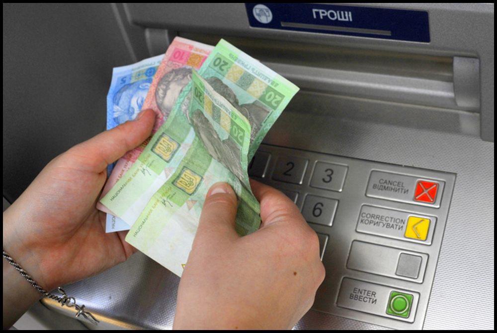 У Свалаві біля банкомату пограбували студента 1-го курсу У Свалаві біля банкомату пограбували студента 1-го курсу