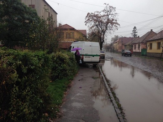 Мукачівські водії "облюбували" тротуари, як місце для парковки (ФОТОФАКТ) Мукачівські водії "облюбували" тротуари, як місце для парковки (ФОТОФАКТ)