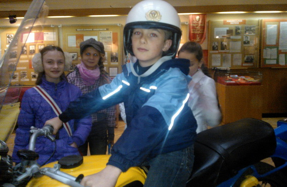 Ужгородські школярі відвідали музей закарпатської міліції