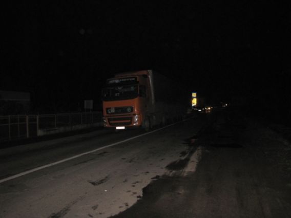 ДТП в Берегові: жінка, що потрапила під колеса "Мерседес Спрінтер" загинула на місці (ФОТО) ДТП в Берегові: жінка, що потрапила під колеса "Мерседес Спрінтер" загинула на місці (ФОТО)