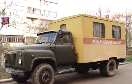 Мукачівводоканал вдався до радикальних дій: у мікрорайоні Росвигово вже відключено від каналізації кілька квартир (ВІДЕО) Мукачівводоканал вдався до радикальних дій: у мікрорайоні Росвигово вже відключено від каналізації кілька квартир (ВІДЕО)