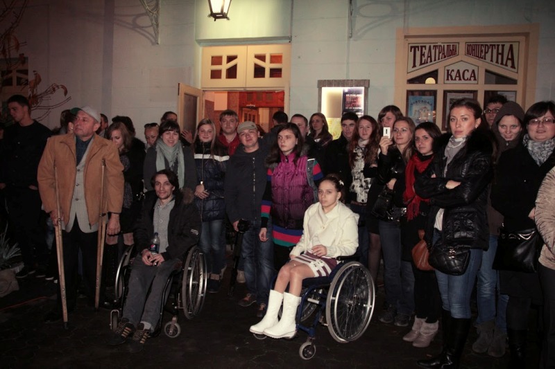 В Ужгороді у Ляльковому театрі відбувся благодійний концерт "Такі рівні, такі різні" (ВІДЕО) В Ужгороді у Ляльковому театрі відбувся благодійний концерт "Такі рівні, такі різні" (ВІДЕО)