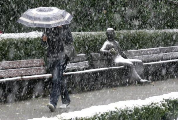 В Україні очікується погіршення погодних умов, падатиме сніг