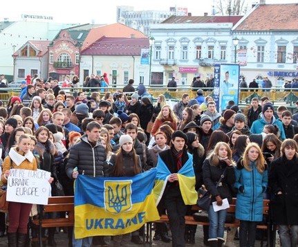 Як студенти в Ужгороді мітингували (ВІДЕО)