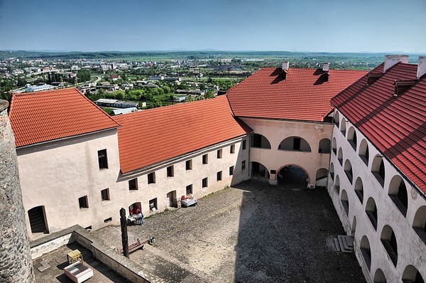 Закарпатському художньому інституту дали добро взяти в оренду 765 метрів квадратних замку "Паланок"