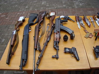 Жителі Іршавщини здають в міліцію зброю