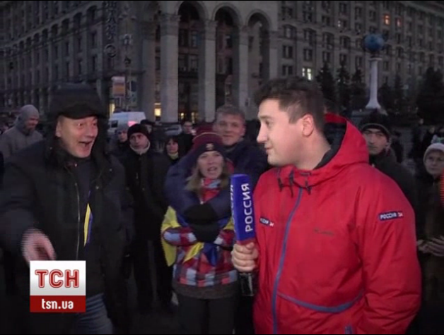 Учасники Євромайдану вимагали від журналіста телеканалу "Россия" говорити правду (ВІДЕО)