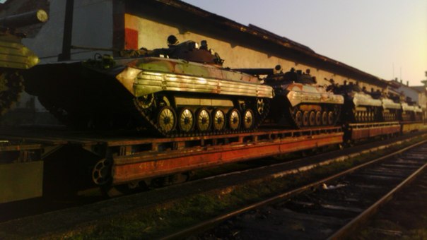 У Виноградово привезли танки: кажуть, техніку передають із однієї військової частини до іншої (ВІДЕО)