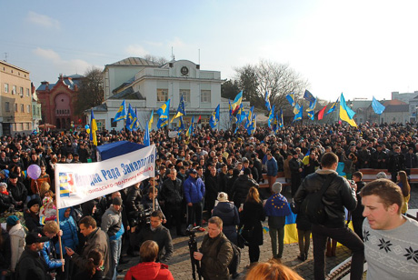В Ужгороді студенти продовжують мітингувати (ВІДЕО)