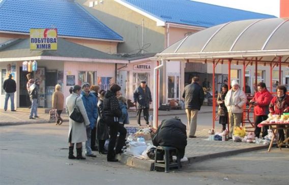 В Ужгороді на ринку "Білочка" помер невідомий чоловік